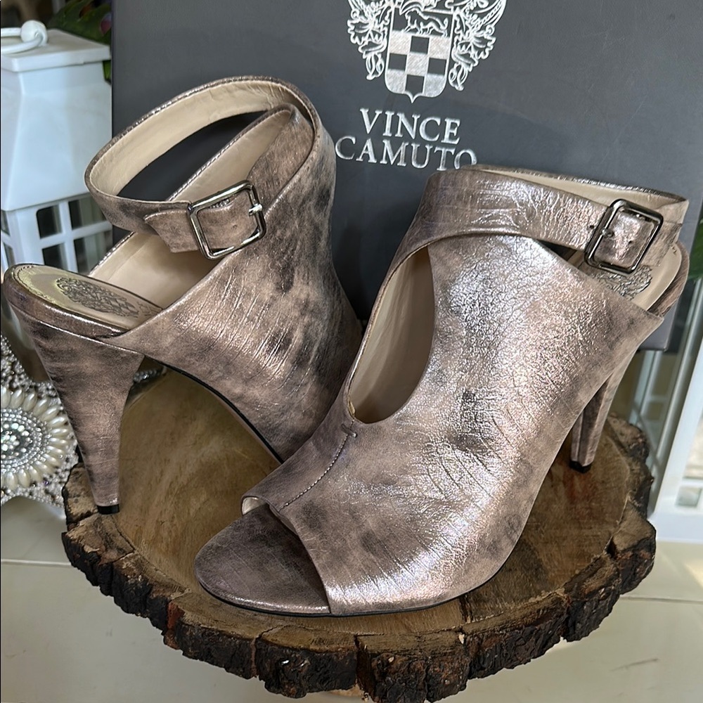 🆕 Vince Camuto-Aveeria
Metallic Snake Cone Peep
Toe Ankle Strap Shooties•Size 10